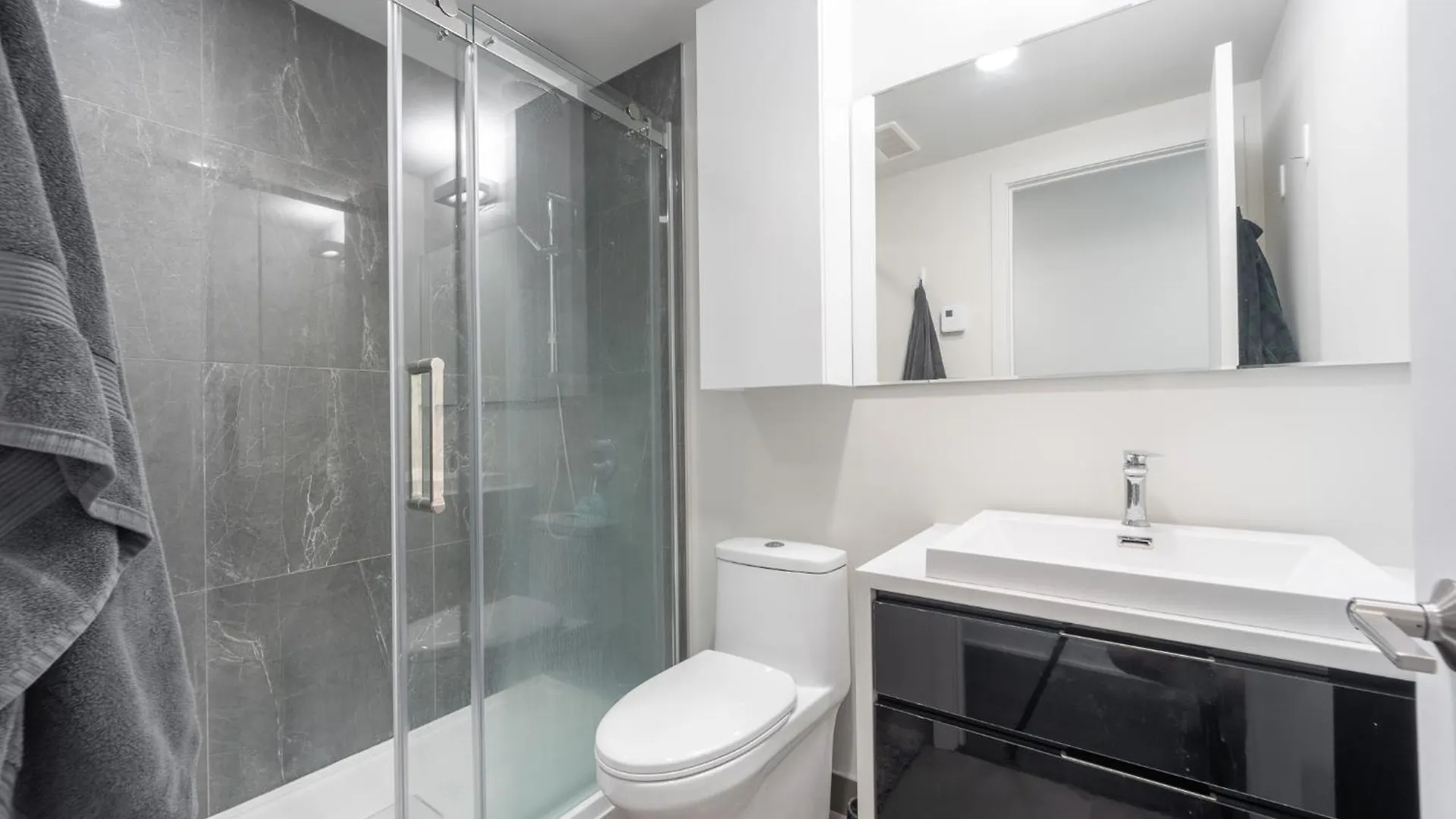 몬트리올 Panoramic View - 2 Bed 2 Bath 47Th Floor 아파트 캐나다